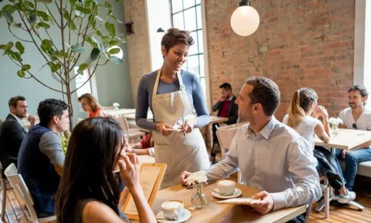 las mejores estrategias para mejorar el servicio al cliente en un restaurante