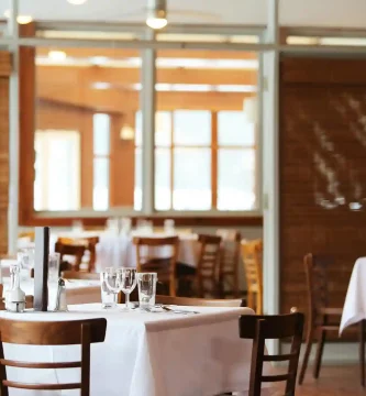 Cómo repartir las propinas en un restaurante de forma equitativa